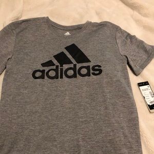 🎉6/$30 bundle🎉 Adidas t- shirt